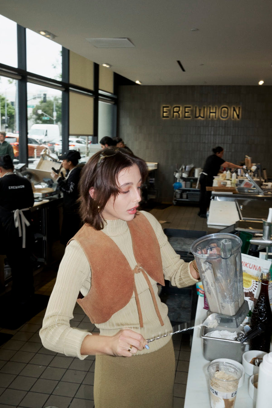 Emma Chamberlain pouring her Cold Brew Cookie Smoothie at the Erewhon Tonic Bar