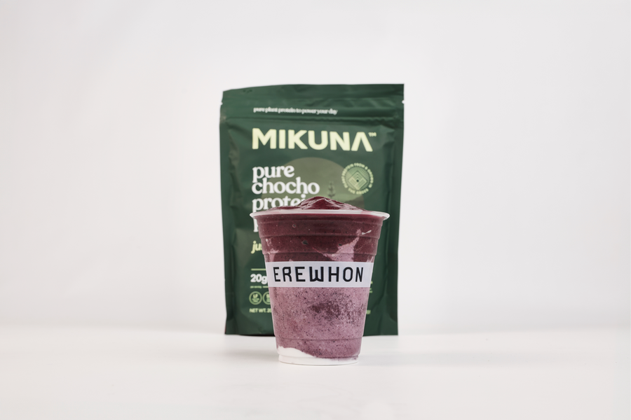 The Regenerada 2.0 smoothie beside its counter card at the Erewhon Tonic Bar